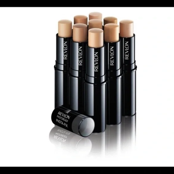 Revlon | Photoready Insta-Fix Highlighting Stick Color 210 Gold Light On The Go - Picture 2 of 7